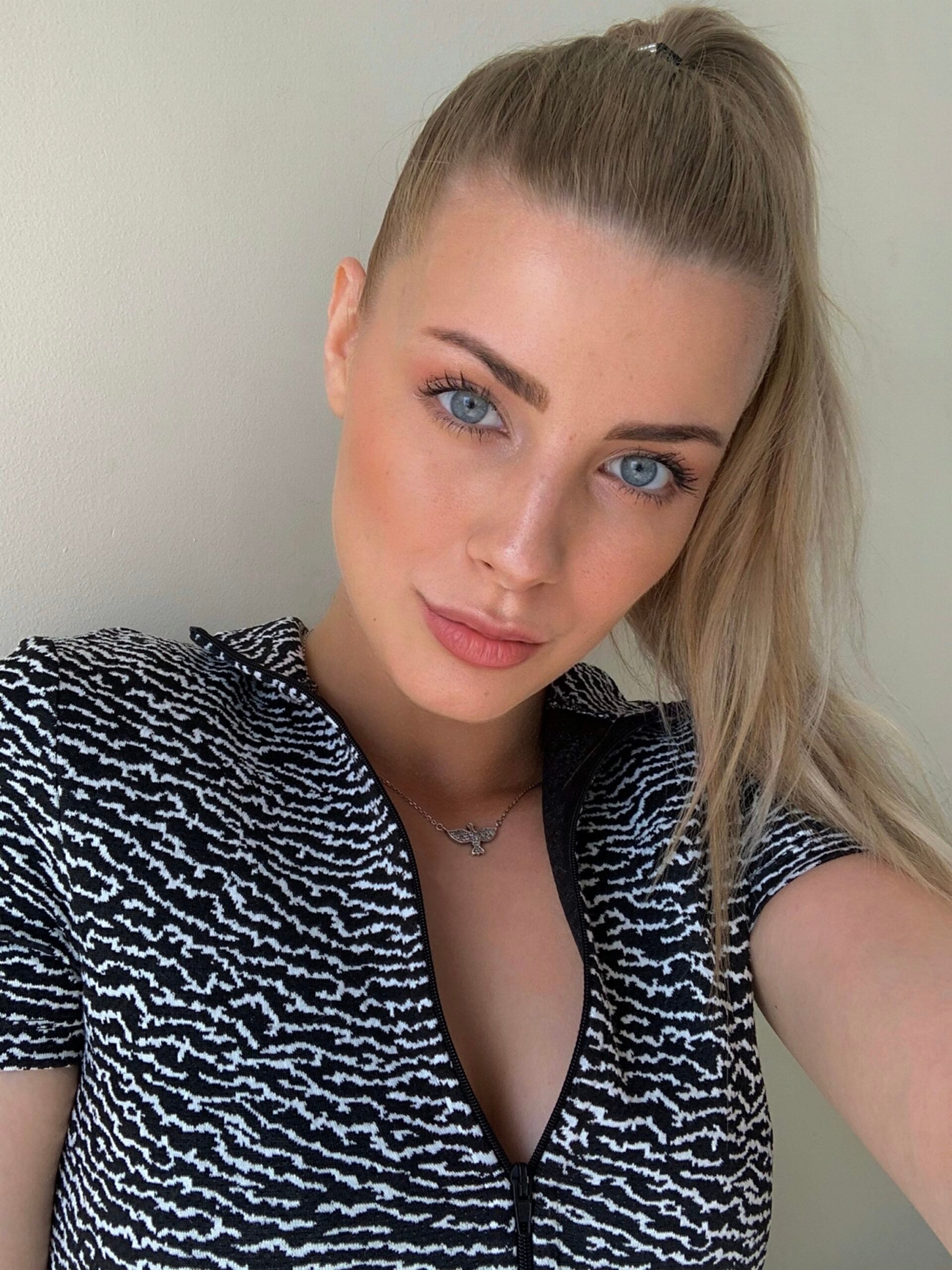 Velena Nikolova social media manager UK Buckinghamshire Velena Lifestyle
